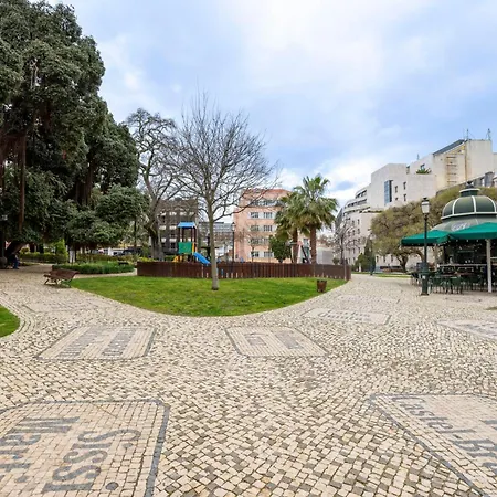 Cozy 3br Near Av Liberdade Sleeps 8 Patio *