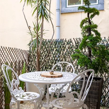 Ferienhaus Cozy 3br Near Av Liberdade Sleeps 8 Patio