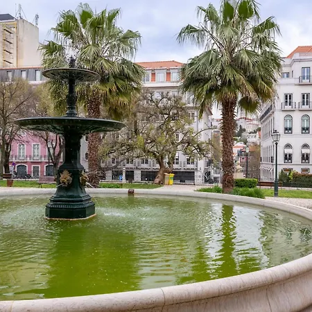 Cozy 3br Near Av Liberdade Sleeps 8 Patio Lissabon