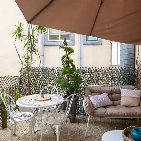 Cozy 3br Near Av Liberdade Sleeps 8 Patio *
