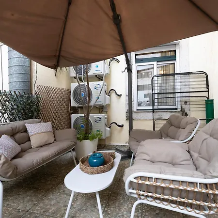 Cozy 3br Near Av Liberdade Sleeps 8 Patio