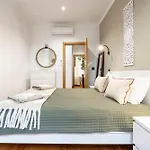Cozy 3br Near Av Liberdade Sleeps 8 Patio