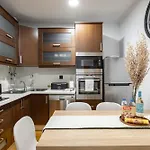 Cozy 3br Near Av Liberdade Sleeps 8 Patio Prázdninový dům