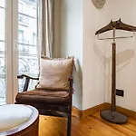 Cozy 3br Near Av Liberdade Sleeps 8 Patio