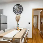 Cozy 3br Near Av Liberdade Sleeps 8 Patio Lisboa