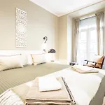 Cozy 3br Near Av Liberdade Sleeps 8 Patio Дом отдыха Лиссабон