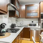Cozy 3br Near Av Liberdade Sleeps 8 Patio Дом отдыха